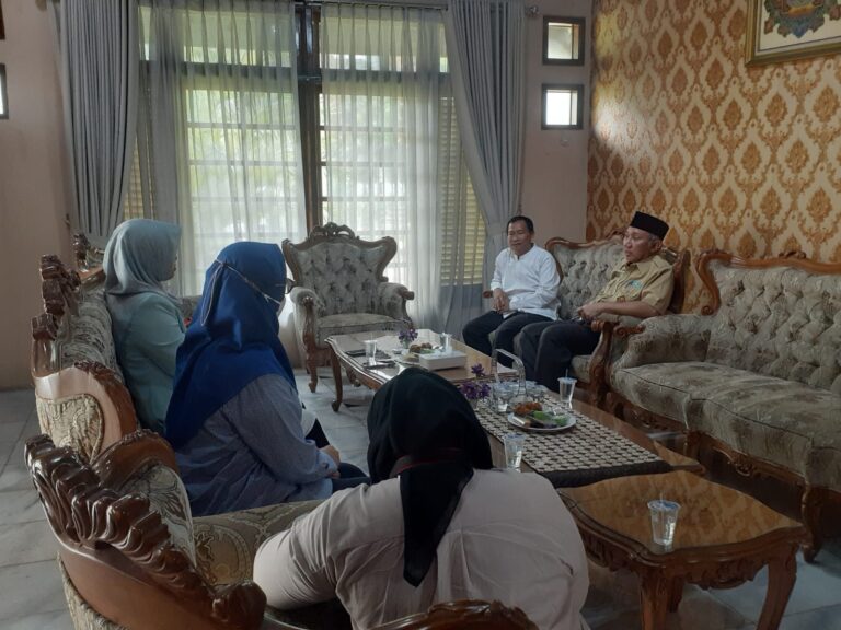 Sinergi Membangun Ketahanan Pangan dan Upaya Menekan Inflasi melalui Green House di Pesatren Darunnajah