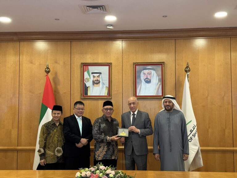 Delegasi Indonesia Ukir Prestasi Gemilang di Muktamar Bahasa Arab Internasional Ke-8 Sharjah Dan Rektor Universitas Darunnajah Tandatangani MO.